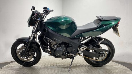 Triumph Daytona 2004 CUSTOM BUILT STREETFIGHTER 650 12