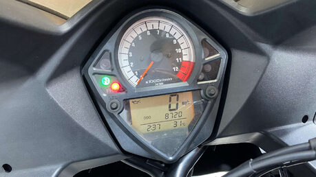 Suzuki SV1000 ONLY 8K, NEW MOT, 1000CC VTWIN 9