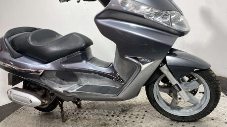 Piaggio X8 125 2006 NON RUNNING MAXI SCOOTER 125CC 4