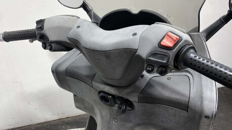 Piaggio X8 125 2006 NON RUNNING MAXI SCOOTER 125CC 7