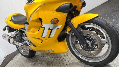 Triumph TT GOOD RUNNING 2001 PROJECT BIKE 600CC 19