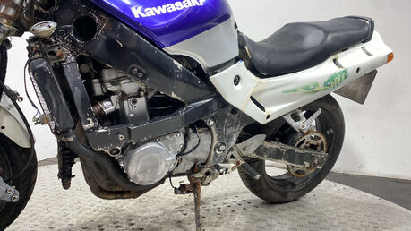 Kawasaki ZZR 1993 non running project bike 600cc 15