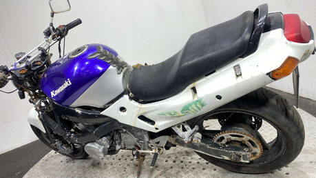 Kawasaki ZZR 1993 non running project bike 600cc 16