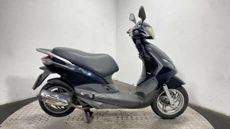 Piaggio Fly 2013 NON RUNNING PROJECT SCOOTER BIKE 125CC 1