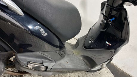 Piaggio Fly 2013 NON RUNNING PROJECT SCOOTER BIKE 125CC 6