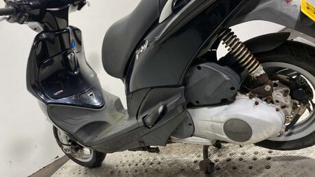 Piaggio Fly 2013 NON RUNNING PROJECT SCOOTER BIKE 125CC 10