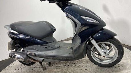 Piaggio Fly 2013 NON RUNNING PROJECT SCOOTER BIKE 125CC 4