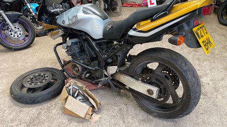 Yamaha FZS FAZER 600 2000 BREAKER PARTS BIKE PROJECT 600CC 2