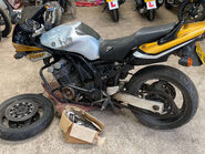 Yamaha FZS FAZER 600 2000 BREAKER PARTS BIKE PROJECT 600CC 1