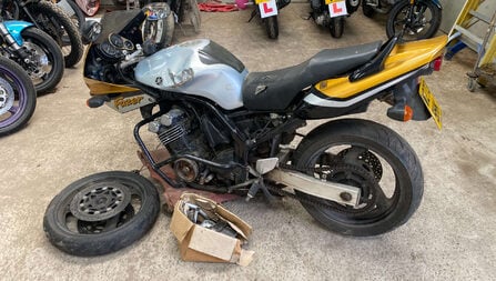 Yamaha FZS FAZER 600 2000 BREAKER PARTS BIKE PROJECT 600CC