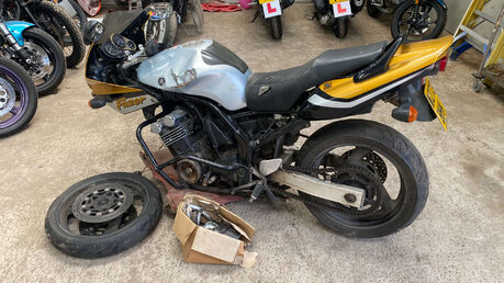 Yamaha FZS FAZER 600 2000 BREAKER PARTS BIKE PROJECT 600CC 1