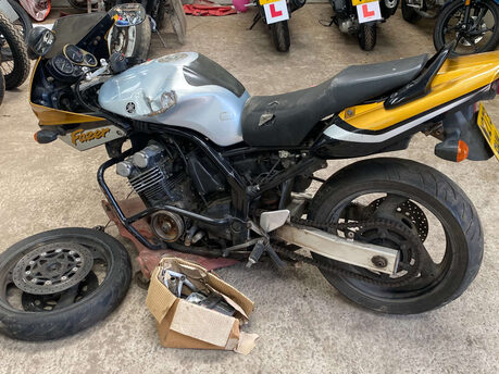 Yamaha FZS FAZER 600 2000 BREAKER PARTS BIKE PROJECT 600CC