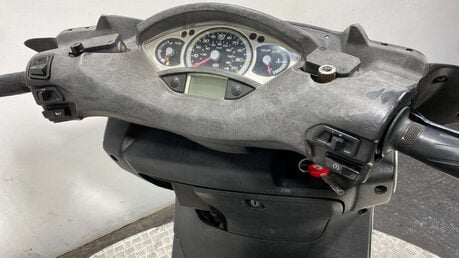 Yamaha Xmax 125 YP125R 2009 8K NON RUNNING PROJECT SCOOTER 7