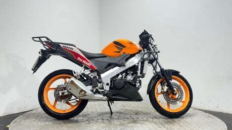 Honda CBR CBR125 2012 SPARES OR REPAIR RUNNNG PROJECT BIKE 125CC 1