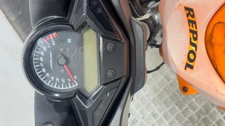 Honda CBR CBR125 2012 SPARES OR REPAIR RUNNNG PROJECT BIKE 125CC 22