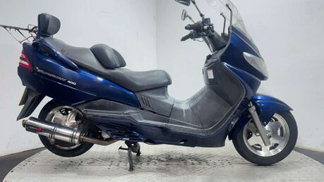 Suzuki Burgman AN 2003 25K NON RUNNING MAXI SCOOTER PROJECT 1