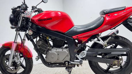Hyosung GT 125cc 2008 21K SPARES / REPAIRS / PROJECT 17