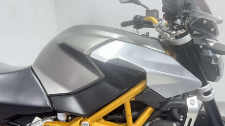 Aprilia Shiver 17 SL Naked Petrol Manual (93 ps) 18