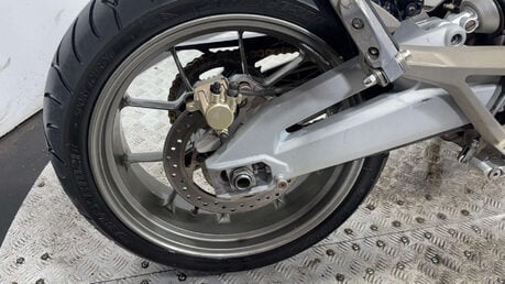 Aprilia Shiver 17 SL Naked Petrol Manual (93 ps) 8