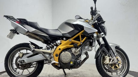 Aprilia Shiver 17 SL Naked Petrol Manual (93 ps) 1