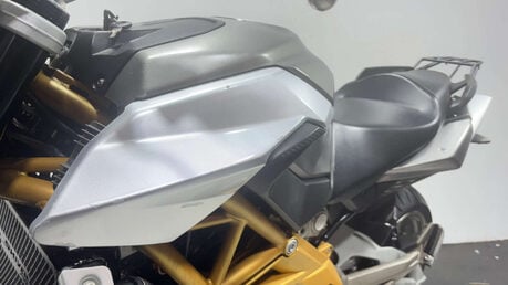 Aprilia Shiver 17 SL Naked Petrol Manual (93 ps) 24
