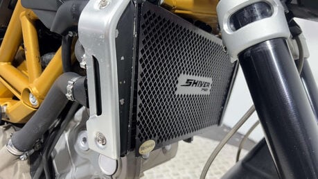 Aprilia Shiver 17 SL Naked Petrol Manual (93 ps) 23