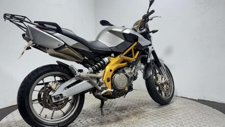 Aprilia Shiver 17 SL Naked Petrol Manual (93 ps) 3