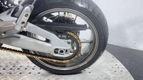 Aprilia Shiver 17 SL Naked Petrol Manual (93 ps) 11