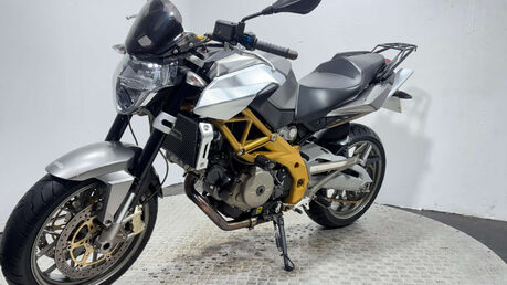 Aprilia Shiver 17 SL Naked Petrol Manual (93 ps) 6