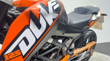 KTM Duke 2014 31K GREAT RUNNING SUPERMOTO BIKE 125CC 15BHP 12