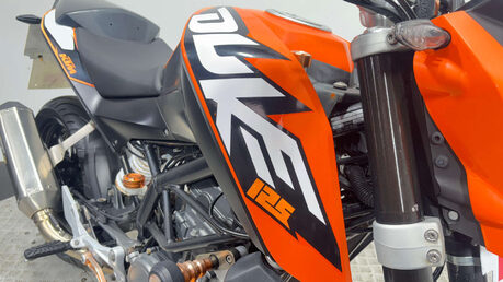 KTM Duke 2014 31K GREAT RUNNING SUPERMOTO BIKE 125CC 15BHP 9