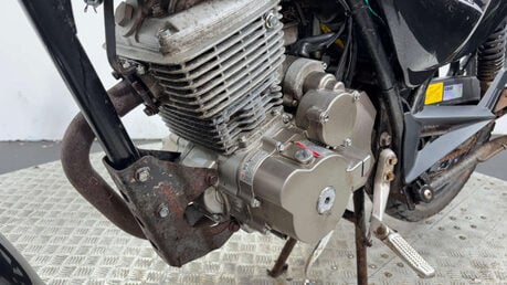Zontes Mantis 125 ZT 125-E 2017 non running project bike 125cc 32