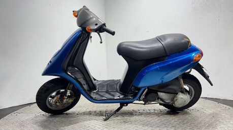 Piaggio Typhoon 2001 running 2 stroke 2t classic scooter 50CC 9