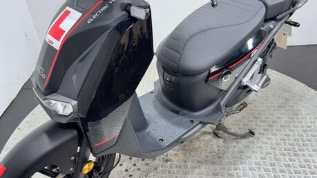Vmoto CPX CPA 74V ELECTRIC SCOOTER LEARNER LEGAL 125CC 7PS 16