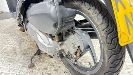 Honda Vision NON RUNNING PROJECT SCOOTER 110CC LEARNER BIKE 18