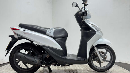 Honda Vision NON RUNNING PROJECT SCOOTER 110CC LEARNER BIKE 1