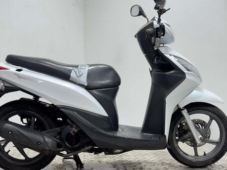 Honda Vision NON RUNNING PROJECT SCOOTER 110CC LEARNER BIKE
