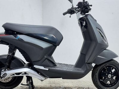 Piaggio Piaggio 1 ELECTRIC SCOOTER NON RUNNING RIDE AT 16