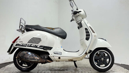 Piaggio Vespa GTS 2010 SPARES OR REPAIR 125CC NON RUNNING PROJECT SCOOTER