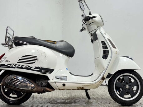 Piaggio Vespa GTS 2010 SPARES OR REPAIR 125CC NON RUNNING PROJECT SCOOTER