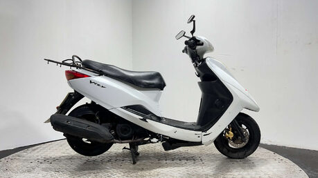 Yamaha Vity 2011 11K RUNNING PROJECT BIKE SCOOTER 125CC SPARES OR REPAIR 1