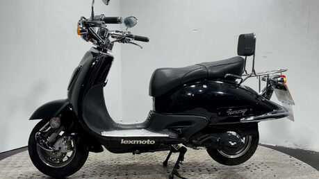Lexmoto Tommy 125 2011 1K CRUISER CLASSIC LOOKING SCOOTER 125CC NON RUNNER 4