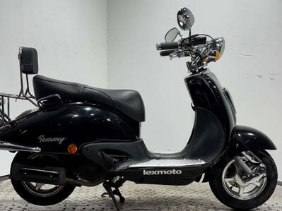 Lexmoto Tommy 125 2011 1K CRUISER CLASSIC LOOKING SCOOTER 125CC NON RUNNER