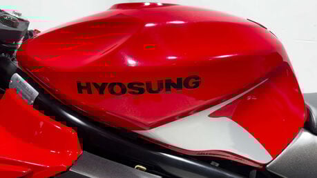 Hyosung GT 2018 ONLY 3931 MILES GREAT RUNNING PROJECT BIKE 650CC VTWIN 8