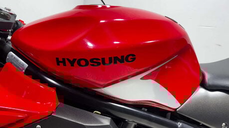 Hyosung GT 2018 ONLY 3931 MILES GREAT RUNNING PROJECT BIKE 650CC VTWIN 19