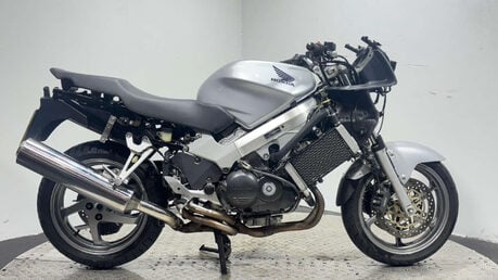 Honda VFR 2001 17K NON RUNNING PROJECT BIKE BREAKER 800CC SPORTS TOURER 1