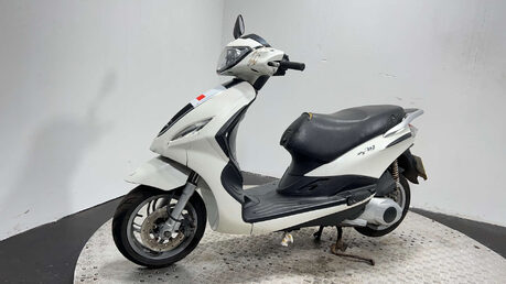 Piaggio Fly 16K 2015 RUNNING PROJECT BIKE SPARES OR REPAIR 125CC 5