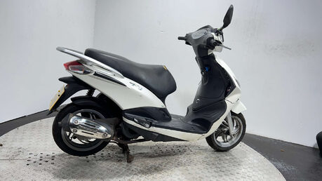 Piaggio Fly 16K 2015 RUNNING PROJECT BIKE SPARES OR REPAIR 125CC 2