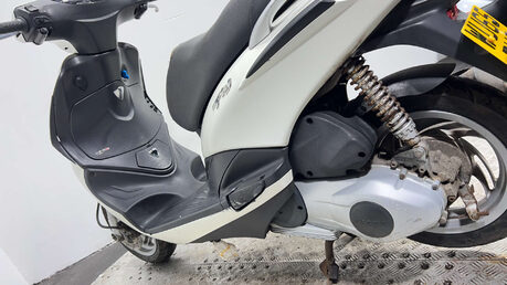 Piaggio Fly 16K 2015 RUNNING PROJECT BIKE SPARES OR REPAIR 125CC 17