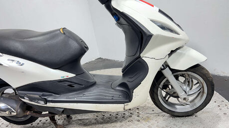 Piaggio Fly 16K 2015 RUNNING PROJECT BIKE SPARES OR REPAIR 125CC 12